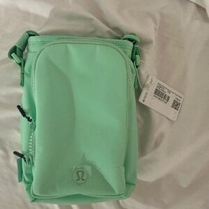 Lululemon phone/water bottle bag